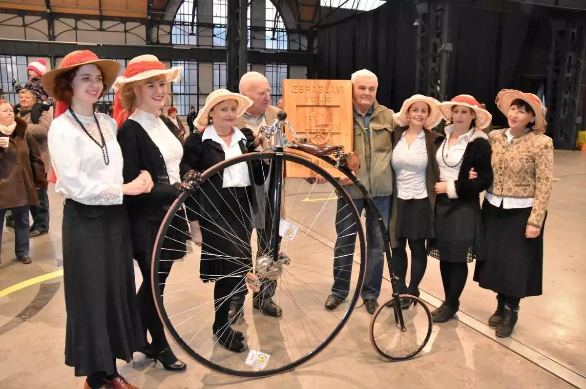 Velocipedisté závodili na velodromu v Brně