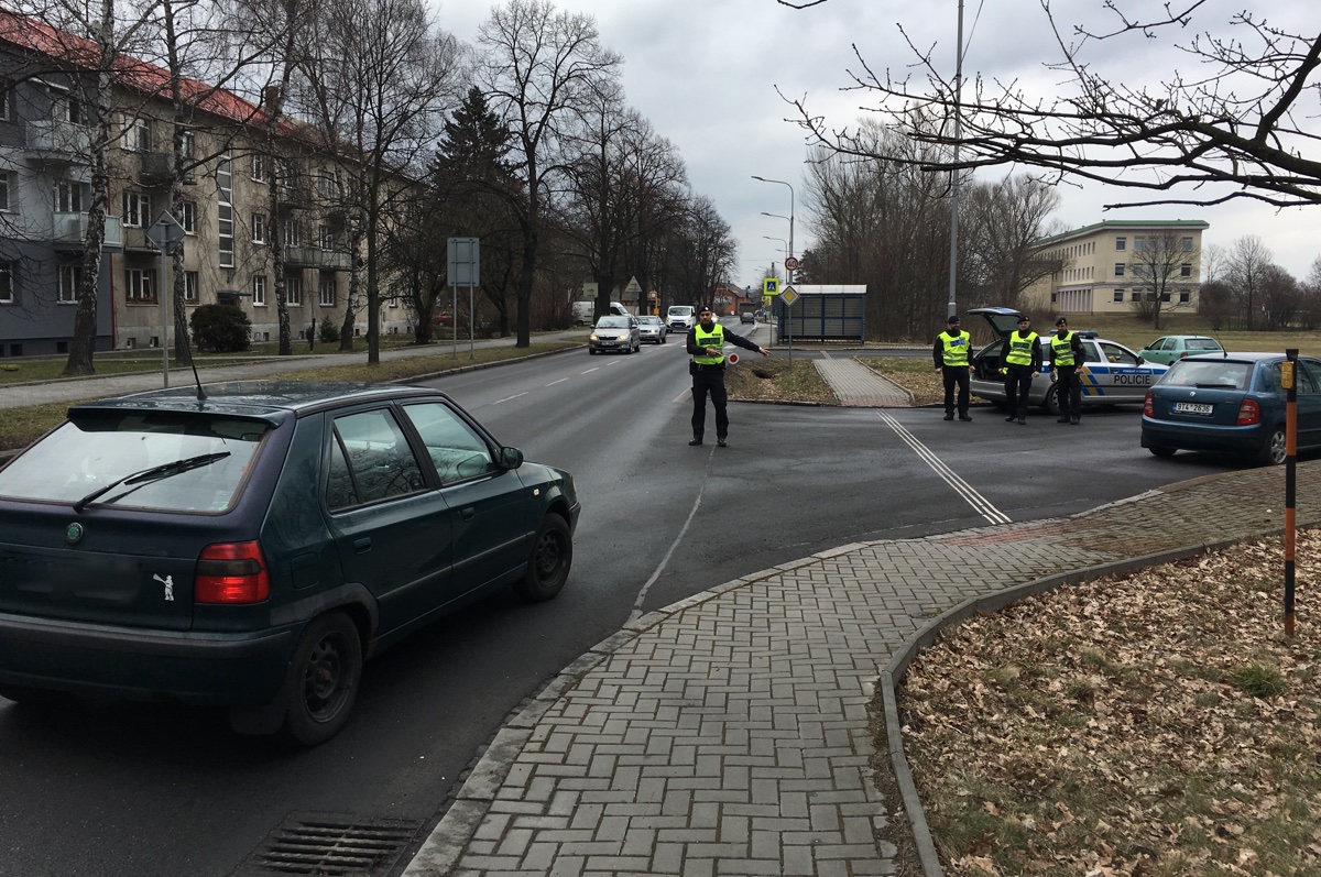 Městská policie údajně přestala “hlídat” na Paskovské ulici
