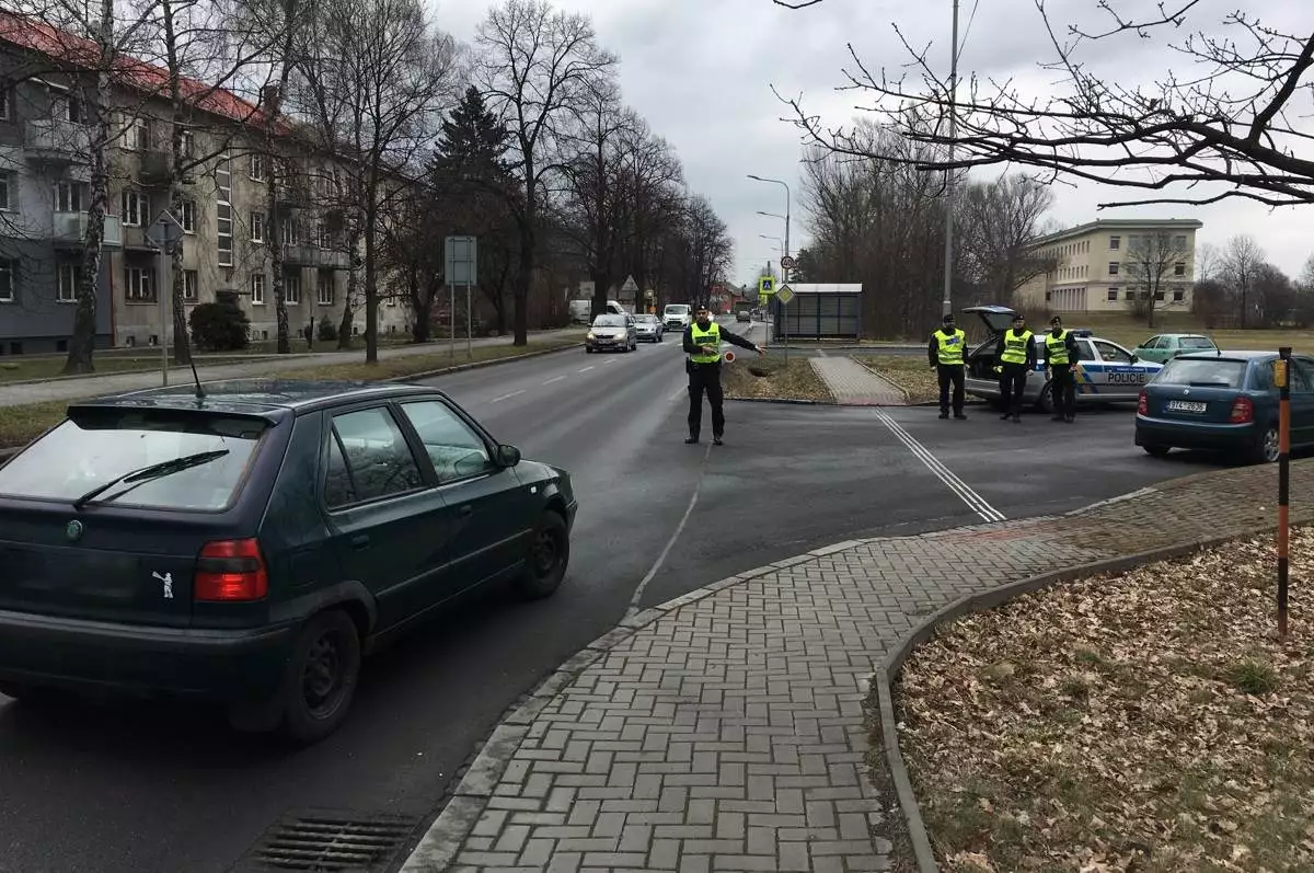 Městská policie údajně přestala "hlídat" na Paskovské ulici