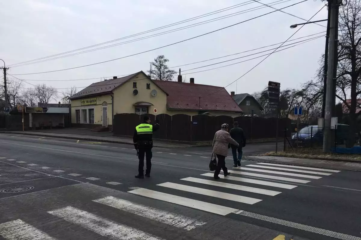 Městská policie začala hlídat přechody v Hrabové