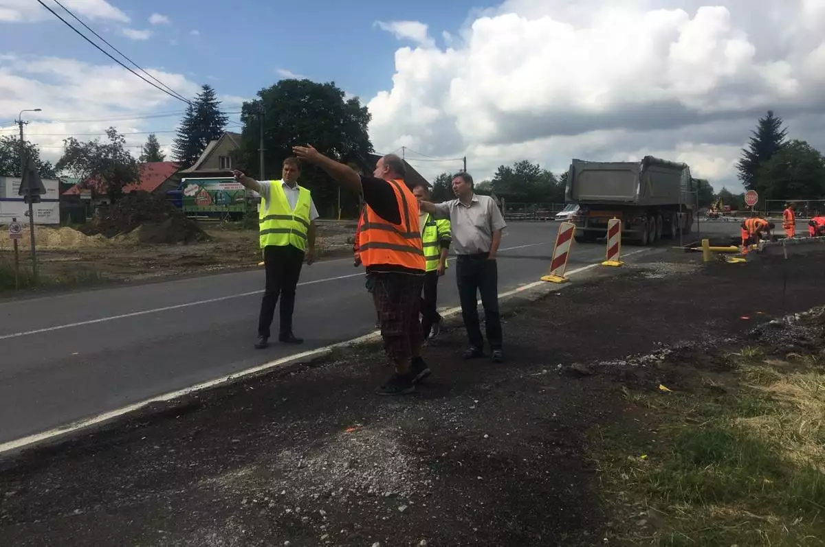 VIDEO: Zkouška průjezdnosti budovaného kruhového objezdu