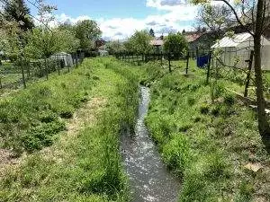 Aktuální stav vodního toku u ulice Na Farském