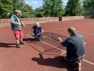 (FOTO) Údržba areálu za základní školou