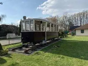 (FOTO) Stoletá tramvaj lešení zbavená