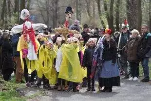 (FOTO) Vynášení Moreny a vítání jara