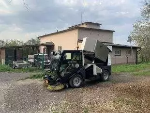 Technické služby Hrabové dostaly starší zametač