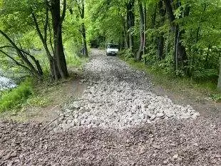 (FOTO) DIAMO opravilo cestu k Pilíkům již téměř až k pozemku Hrabové