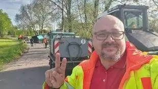 (FOTO) Michal Kocurek: Opravy povrchu vozovky v křižovatce u hřbitova